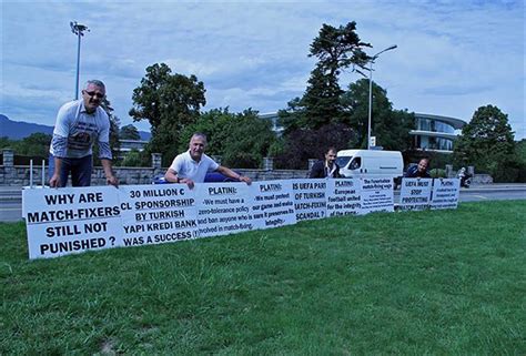 T­r­a­b­z­o­n­s­p­o­r­l­u­l­a­r­d­a­n­ ­U­E­F­A­ ­G­e­n­e­l­ ­M­e­r­k­e­z­i­ ­ö­n­ü­n­d­e­ ­p­r­o­t­e­s­t­o­